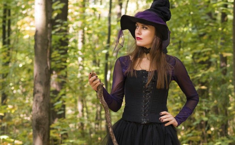 10 fantasias fáceis de Halloween usando vestido preto