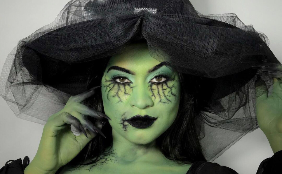 Foto: Maquiagem de bruxa fácil para fazer no Halloween: essa inspiração usa  batom preto - Purepeople