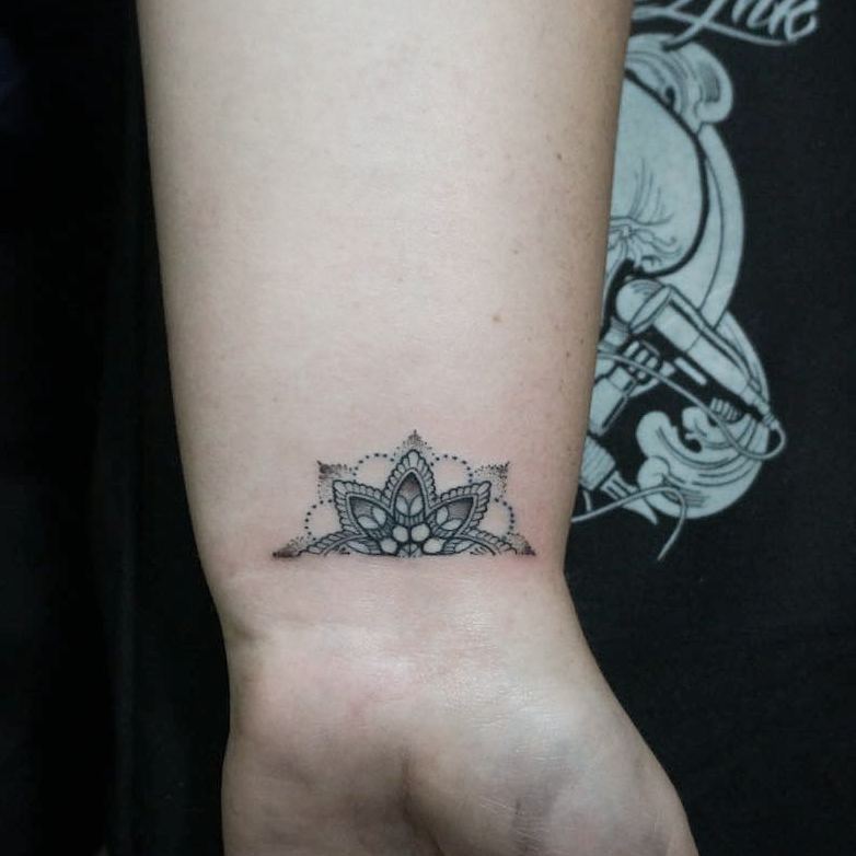 Cactus Tattoo - linha fina  Tatuagem suculenta, Tatuagem de