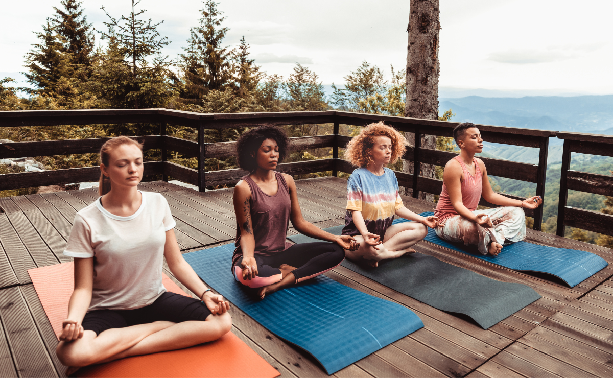 O sistema de yoga é sobre melhorar sua percepção. O divino não