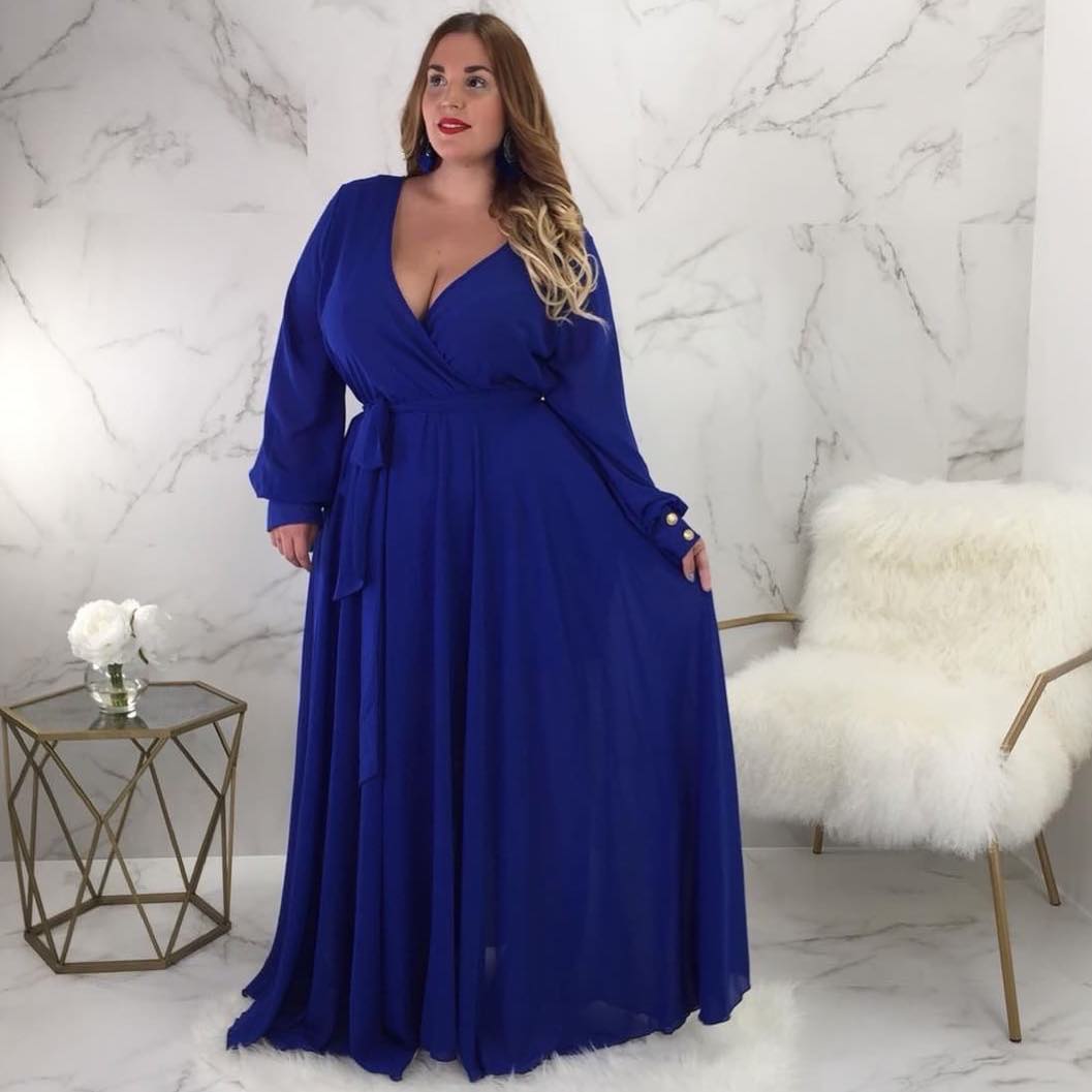 vestido de formatura azul plus size