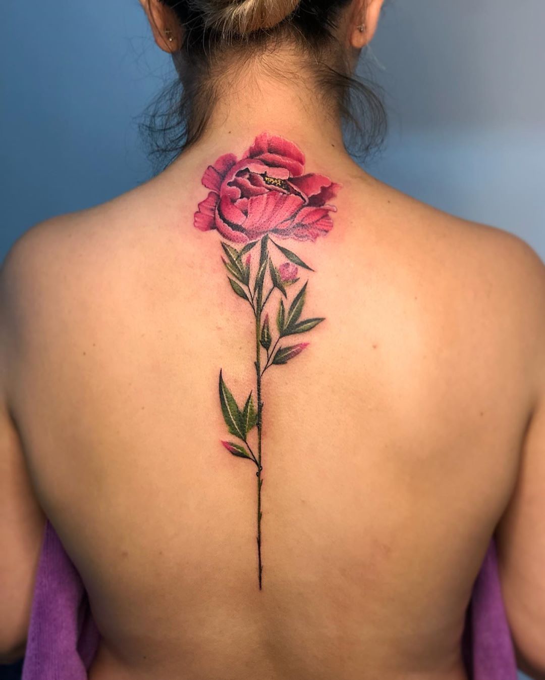 Tatuagem de peônia: 40 ideias para inspirar sua nova arte