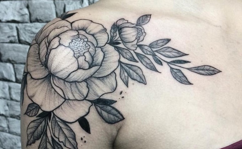 Tatuagem de peônia: 40 ideias incríveis para a sua arte na pele