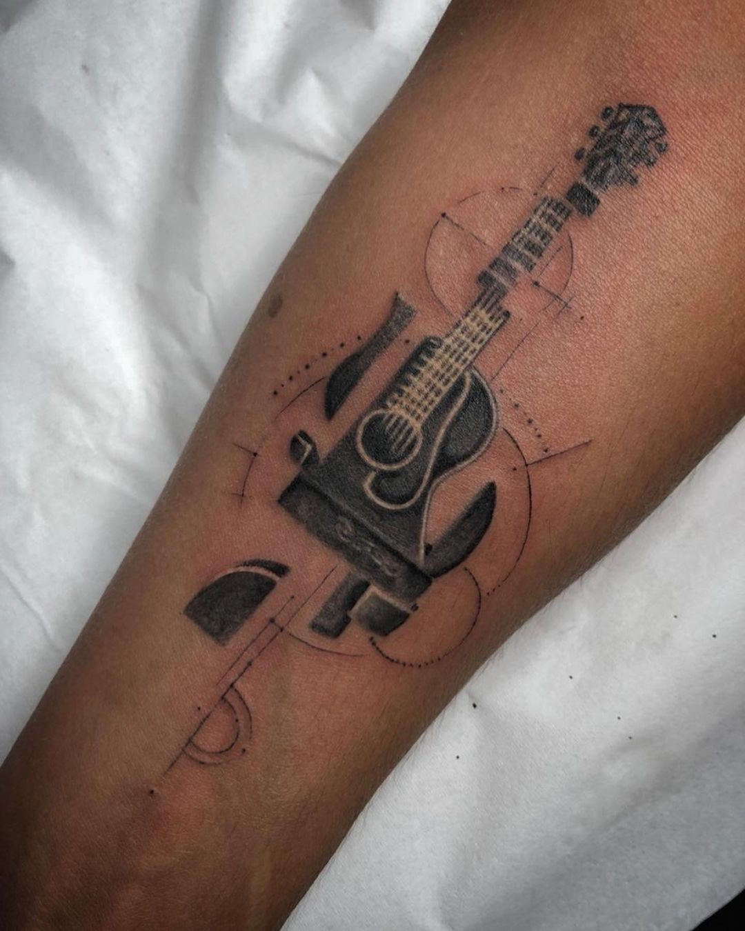 Tatuagem de violão: 35 ideias para as apaioxonadas pelo instrumento