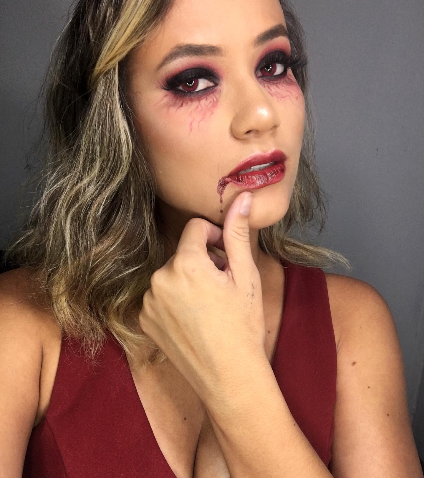 Dicas de maquiagem para vampiros masculinos - Halloween Makeup Techniques